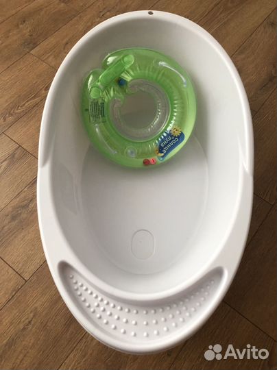 Ванночка для купания с кругом