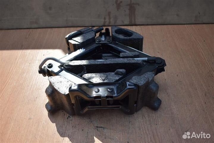 Домкрат Ford Focus 2 Рестайлинг хэтчбек 5Д shda