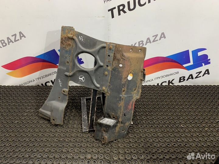 Кронштейн подножки правый Mercedes-Benz Actros