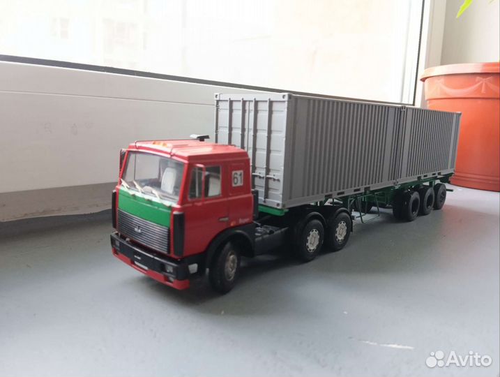 Полуприцеп маз 938920 в масштабе 1 43