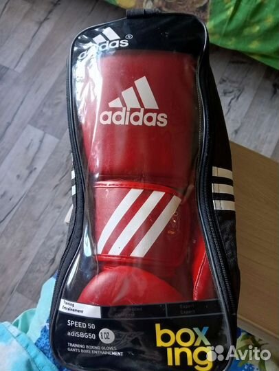 Боксёрские перчатки adidas