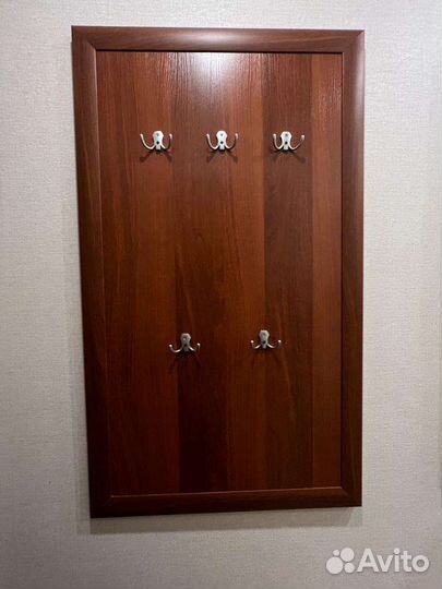 Фешалка настенная