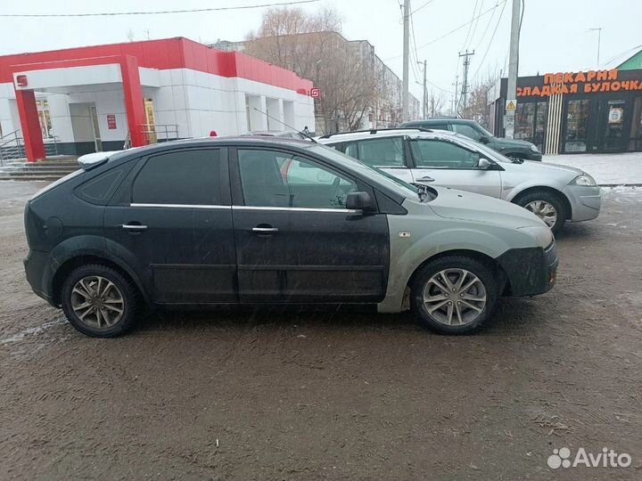 Ford Focus 1.4 МТ, 2006, битый, 150 000 км