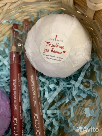 Подарочный бокс девушке. Подарчный набор девушке