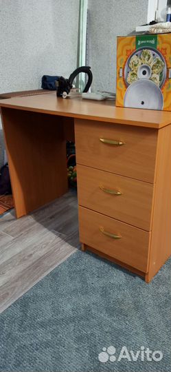 Письменный стол