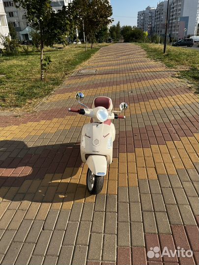 Детский электроскутер vespa Peg Perego