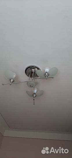 Продам люстру