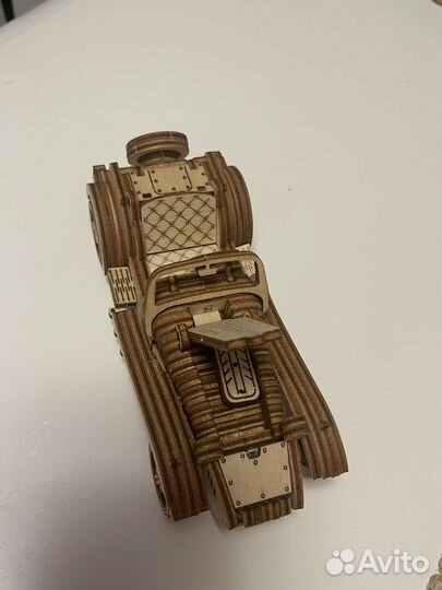 Собранная модель машины из дерева