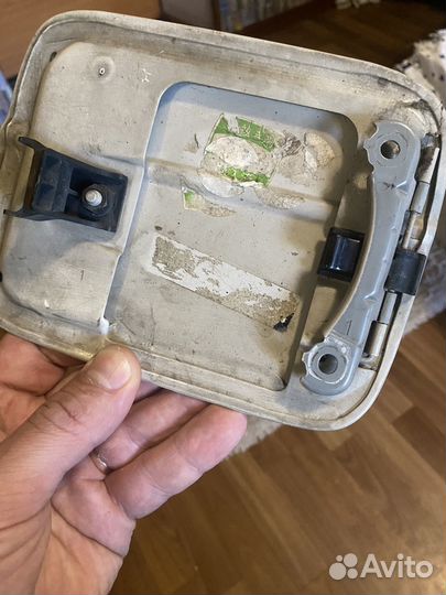 Лючок бензобака на toyota mark 2