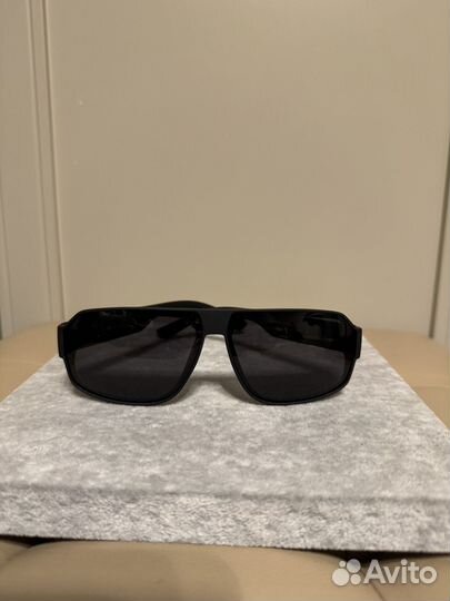 Солнцезащитные очки разные