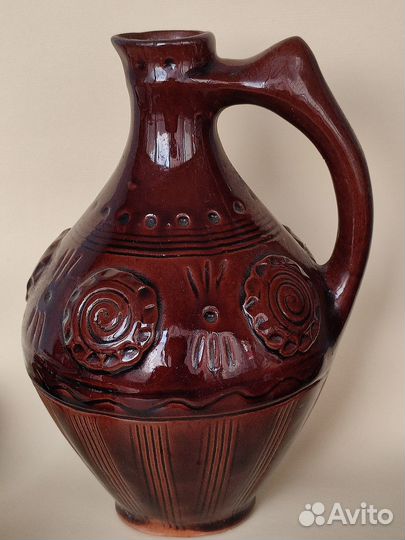 Глиняный кувшин для вина