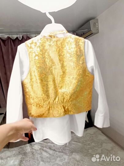 Жилетка золотая, рубашка 116 р