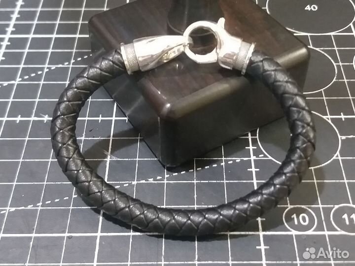 Кожаный браслет