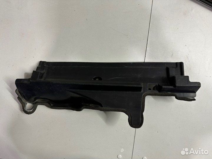 Дефлектор радиатора передний левый Toyota Camry