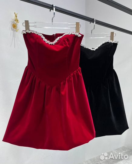 Красное бархатное платье