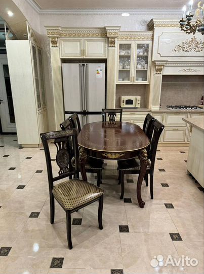 Стол и стулья новые