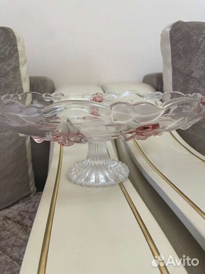 Тортница на ножке