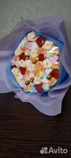 Сладкий букет из маршмеллоу и мармелада