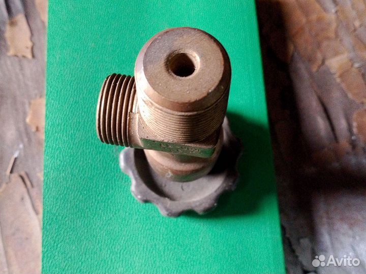 Вентиль на кислородный баллон