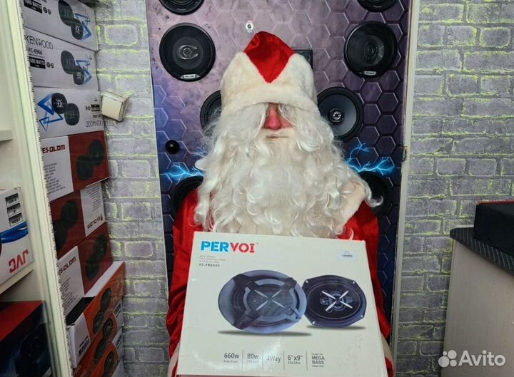 Колонки овальной формы с яркими звуками