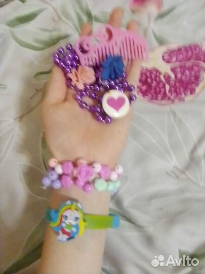 Контейнер с детскими, девчачьими штучками