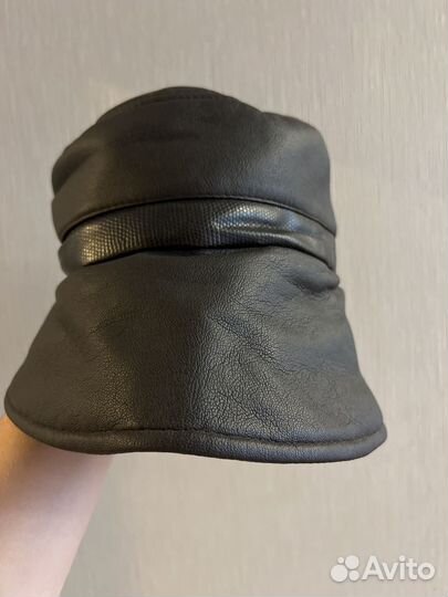 Кепка кожаная женская