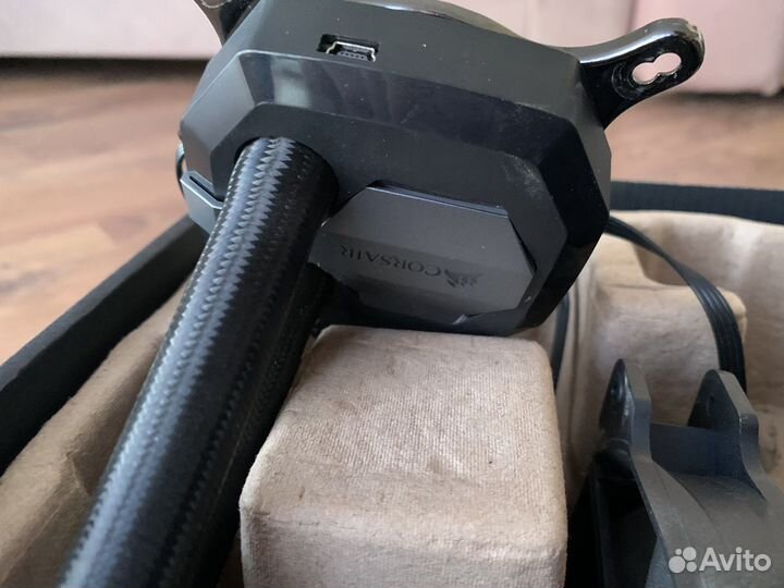 Водяное охлаждение Corsair H100i v2.0