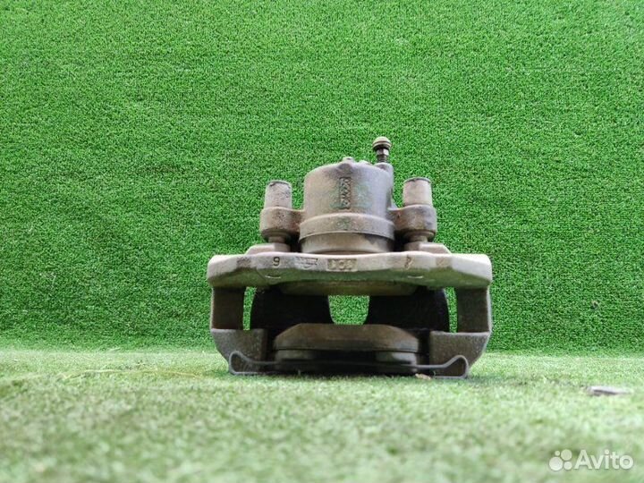 Суппорт передний передний правый Ford Focus 2