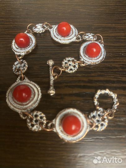 Браслет с кораллами