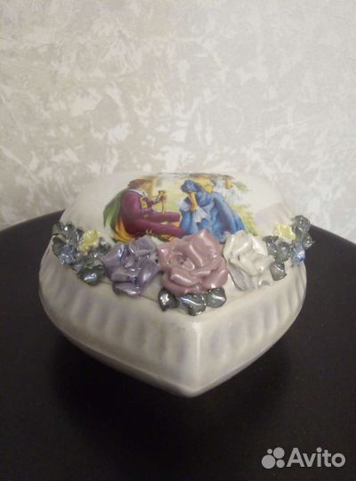 Фарфоровая шкатулка