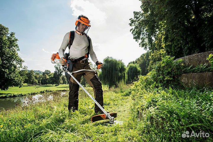 Покос травы триммером
