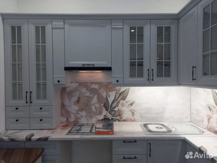 Кухонный гарнитур выставочный образец