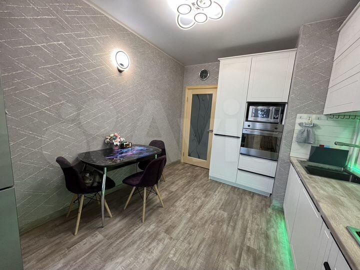 2-к. квартира, 67,5 м², 1/8 эт.