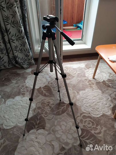 Штатив тринога