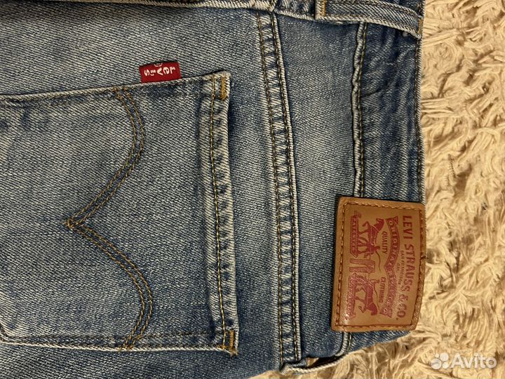 Джинсы Levis