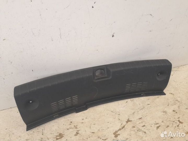 Накладка замка багажника Kia Rio 4 2017-2020