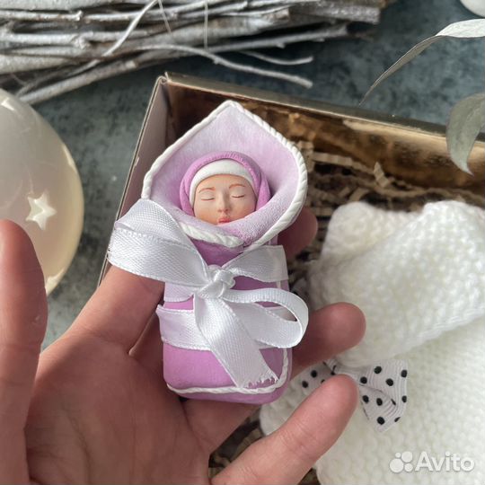 Пеленашка. Подарочный бокс:Малыш в одеялке+пинетки