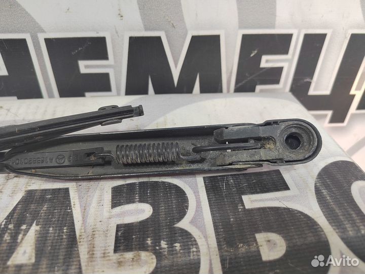 Поводок заднего дворника Mercedes W168