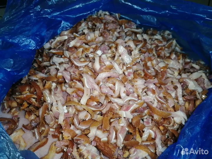 Мясо для животных (грудинка и уши свиные)