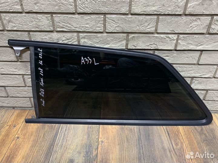 Audi A3 8P Стекло кузовное глухое левое