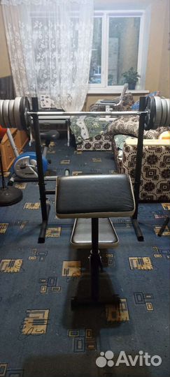 Скамья для жима лежа со штангой