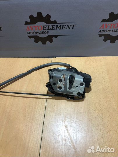 Замок двери передней левой Ford Focus