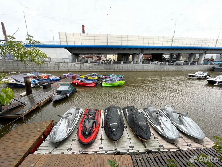 Стоянка, парковка катера, гидроцикла в центре спб