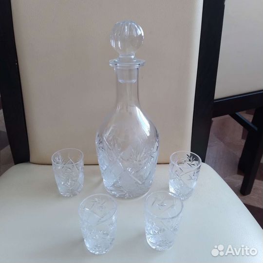 Графин с рюмками