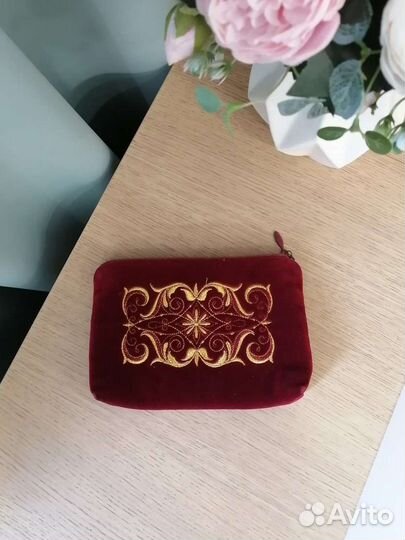 Косметичка золотое шитьё, бархатная