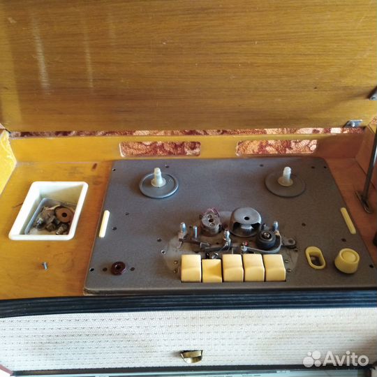 Ретро приемник-магнитола ламповый вайва