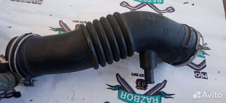 Патрубок воздушного фильтра Toyota voxy