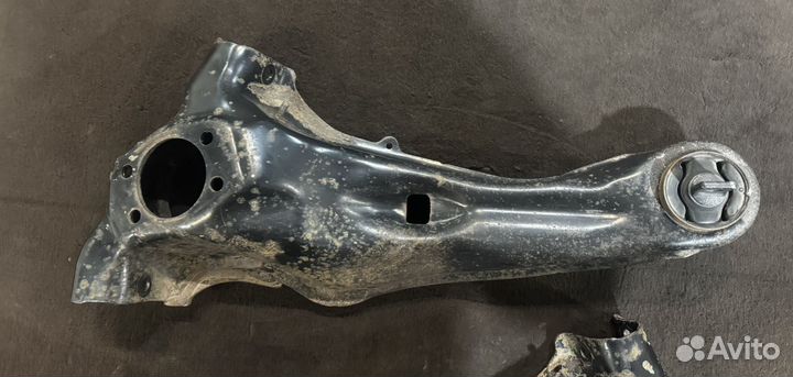 Задний продольный рычаг Mitsubishi Lancer 10