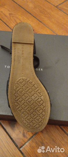 Tommy hilfiger босоножки 39