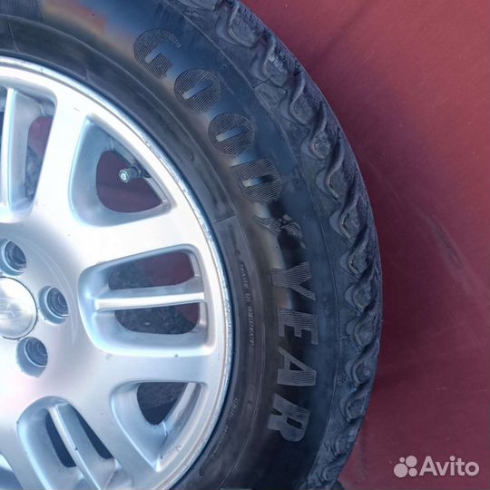 Goodyear Ultra Grip Ice Arctic 2 SUV 215/65 R16 98T